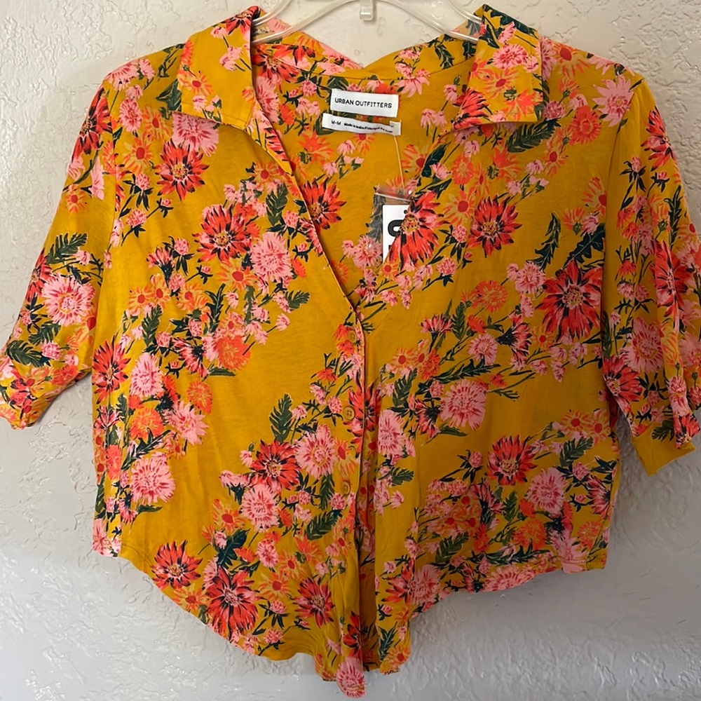 NWT. Urban Outfitters floral tie shirt